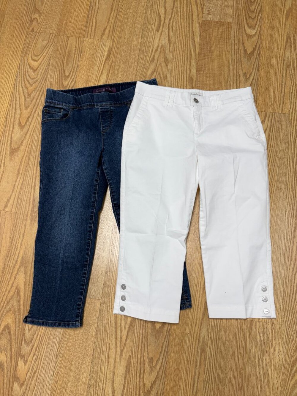 Two Pair of Gloria Vanderbilt Capri's White & Denim Women's Size 4 Petite